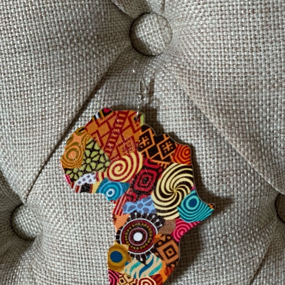 Handcrafted African Map Earrings - Picture 5 of 8